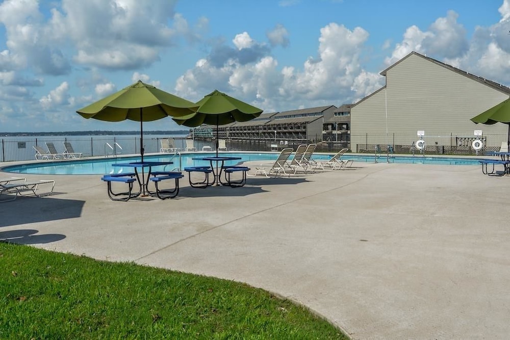 Resort Attractions 28/40