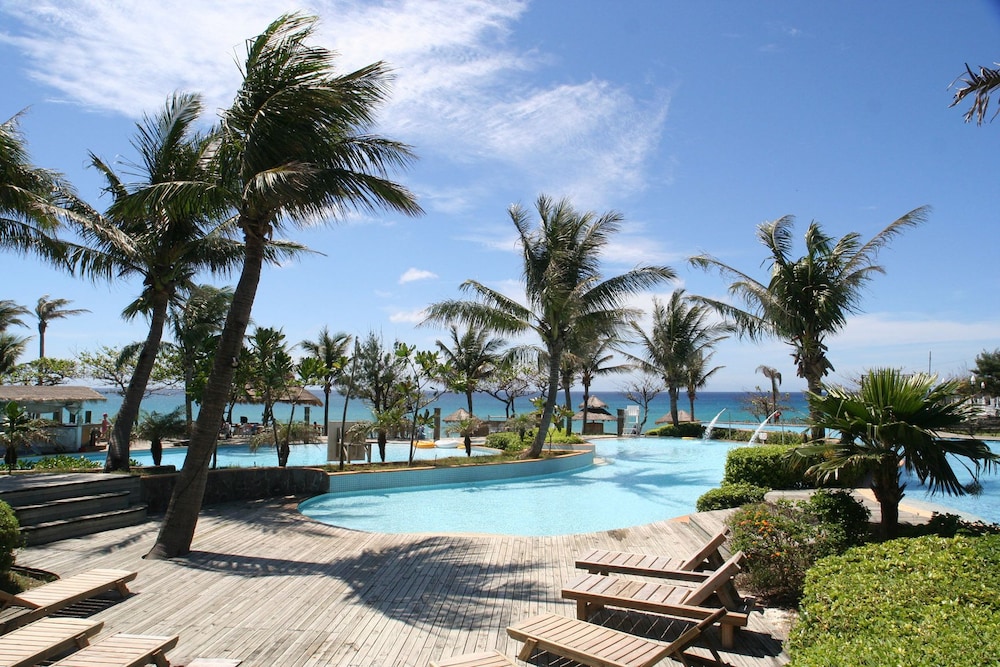 Chateau Beach Resort 70/78