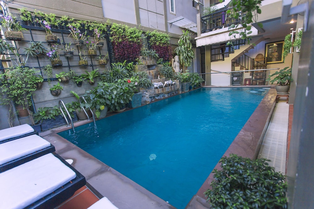 KING GRAND BOUTIQUE HOTEL 65/73