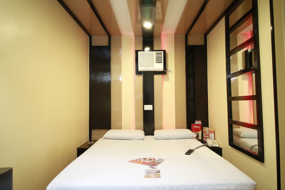 Hotel Sogo Alabang Rotonda 14/27