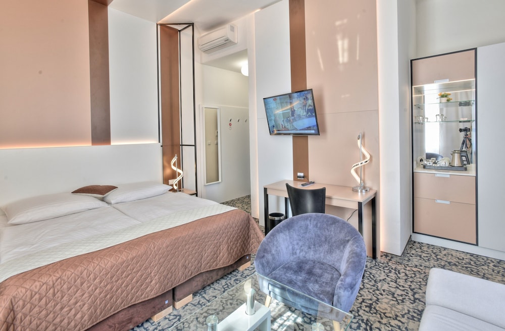 Hotel Machova 15/50