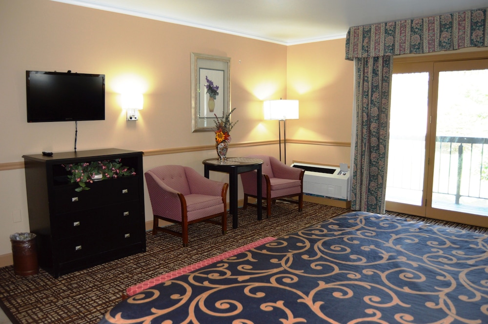 Hollow Inn and Motel 30/52