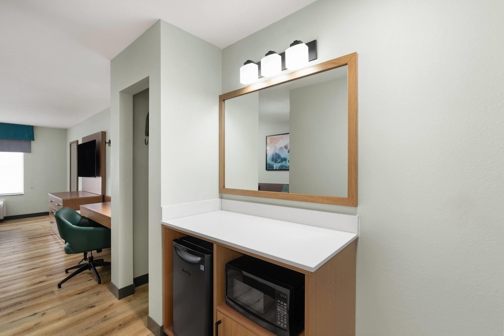 Wingate by Wyndham Mansfield OH 53/53