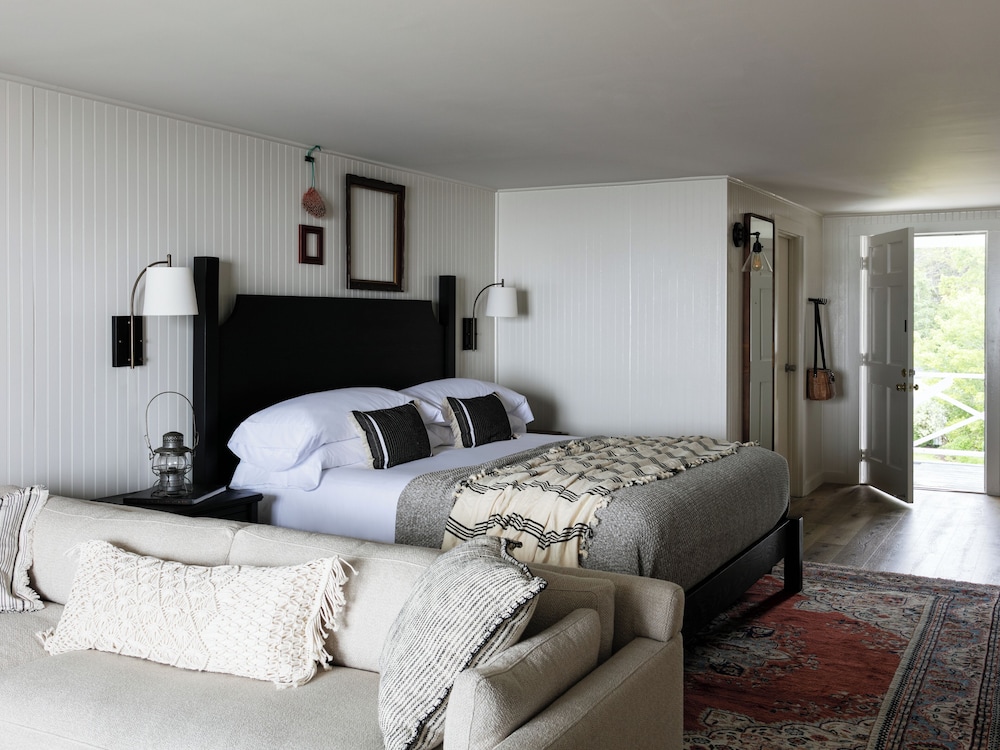 Bluebird Ocean Point Inn 8/47