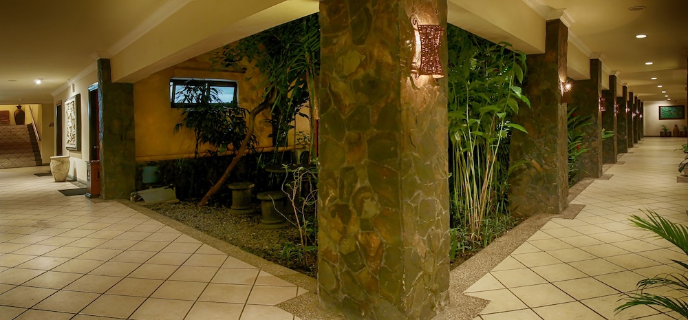 Lotus Garden Hotel 24/43