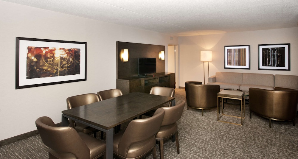 Embassy Suites by Hilton Cincinnati Northeast Blue Ash 28/54