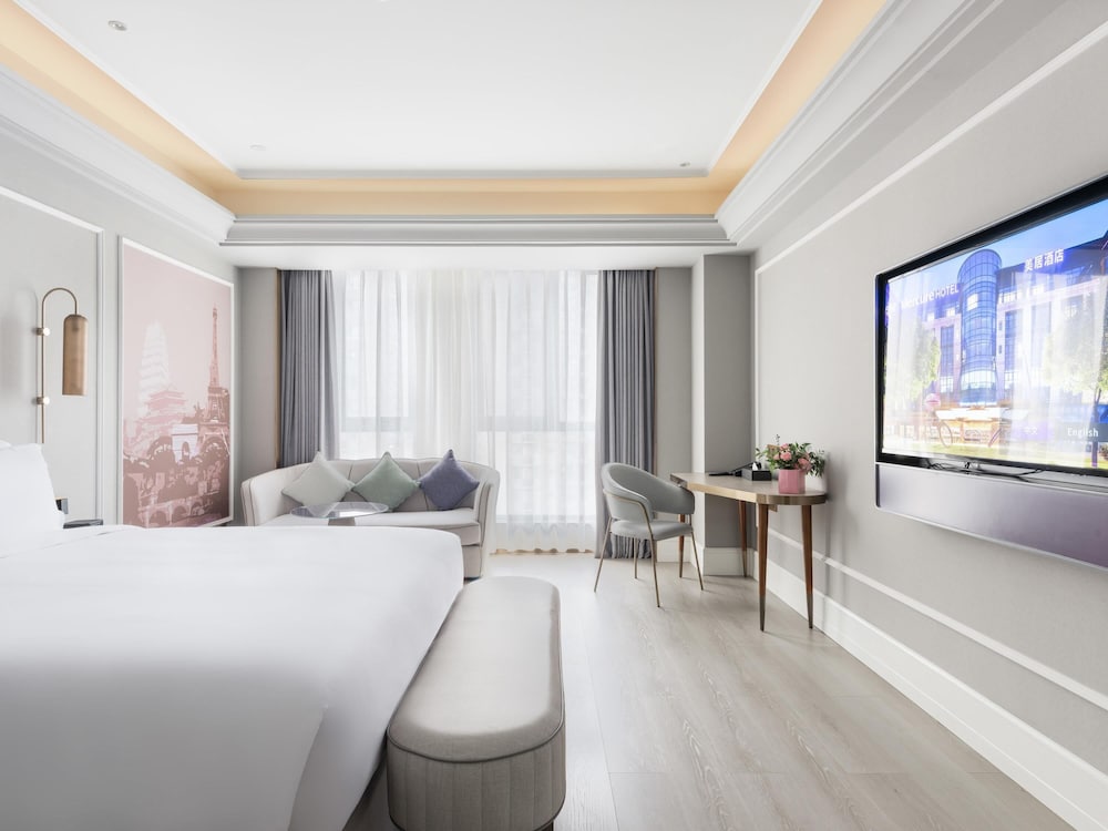 PRIVILEGE, KING BED