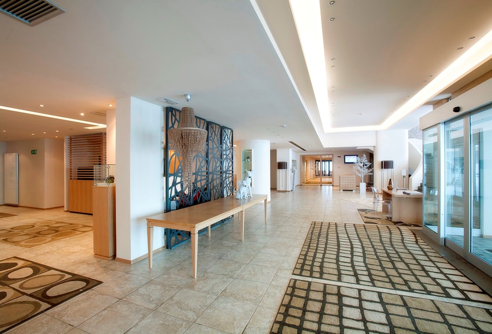 Grand Hotel Paradiso 6/30