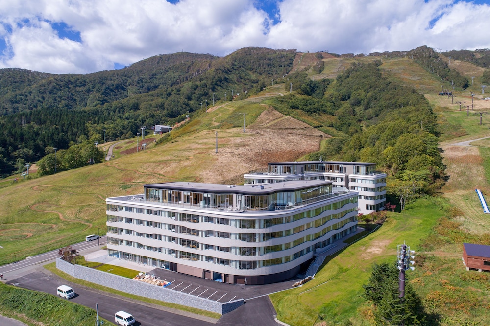 Skye Niseko 10/72