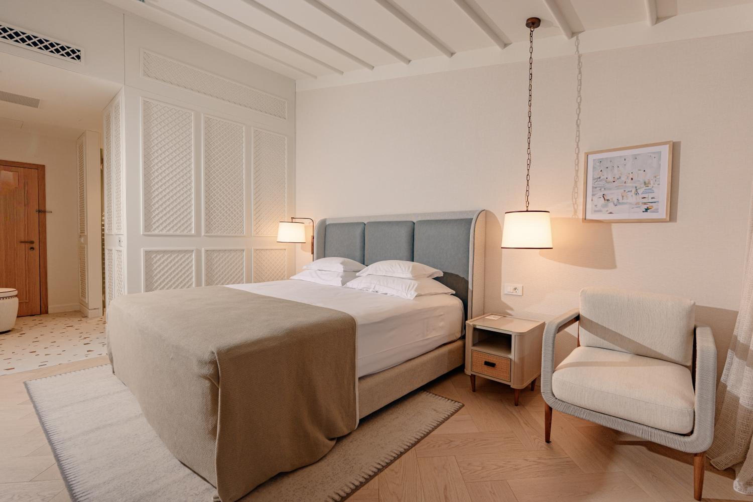 Superior, Twin Beds, City View