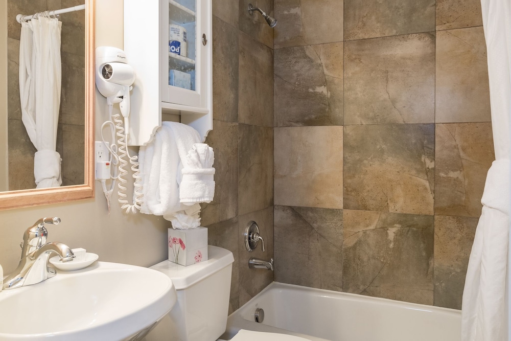 3 BEDROOMS, EXECUTIVE, 2 BATHROOMS