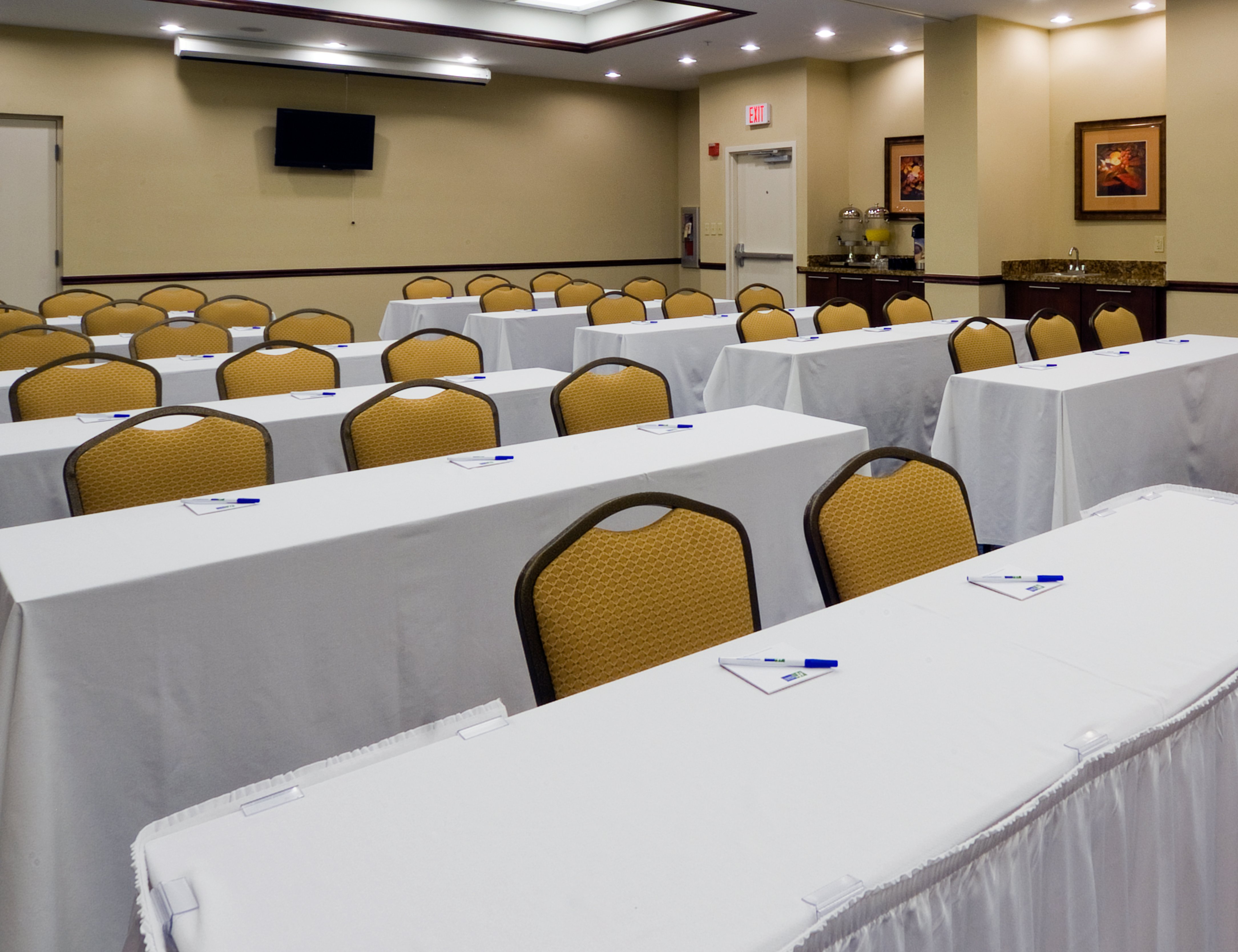 Holiday Inn Express and Suites Kendall 66/77