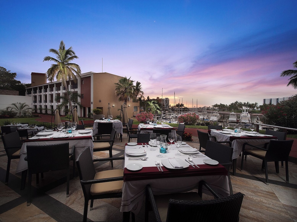 El Cid Marina Beach Hotel 60/76