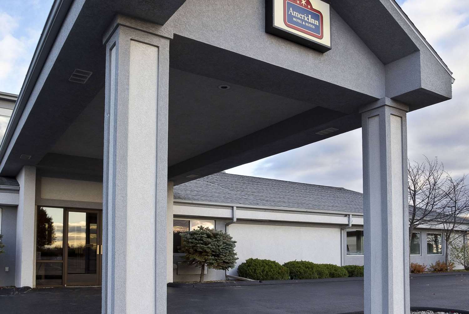AmericInn by Wyndham Bay City 2/40