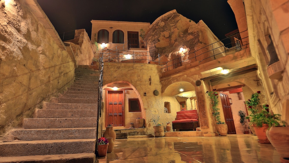 Turquaz Cave Hotel 8/98