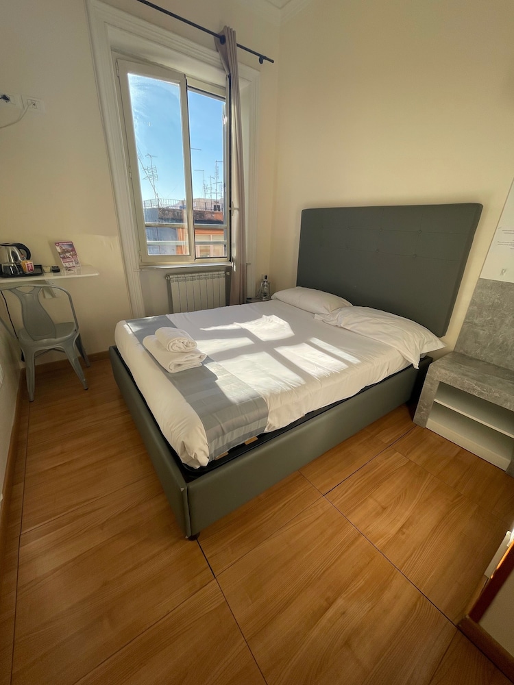 BON TON SUITE 12/49