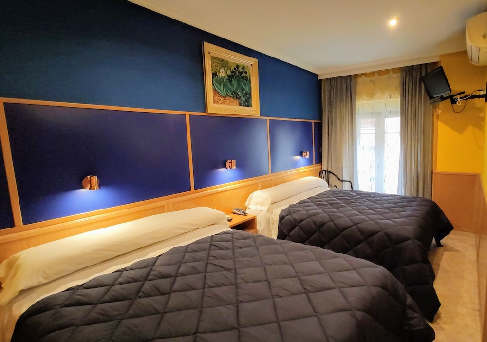 Tripolis Toledo Hostal 4/44
