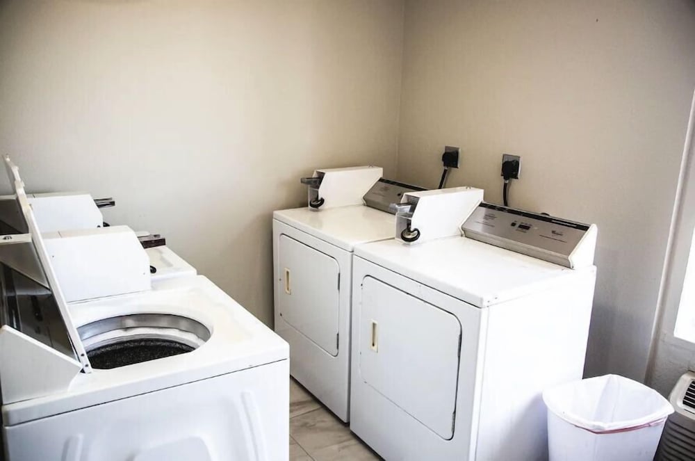 Town House Extended Stay Hotel Downtown 39/64