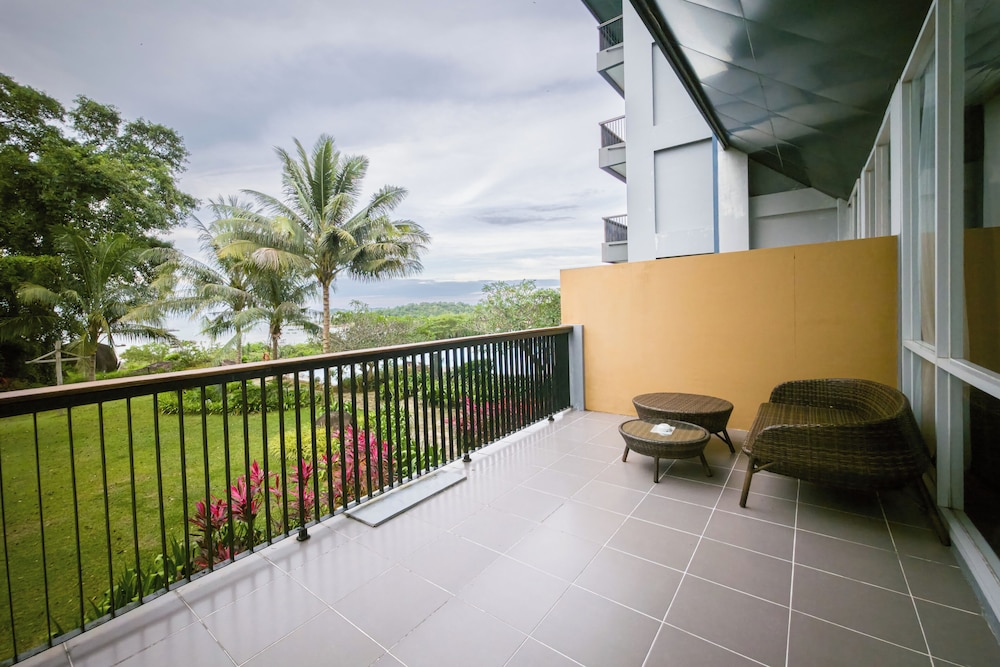 Swiss Belresort Belitung 32/73