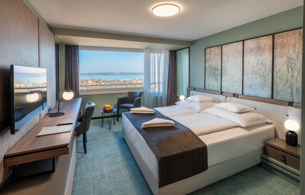جناح بانورامي بسرير كوين مع أريكة، Hunguest Hotel Bal Resort 3/4