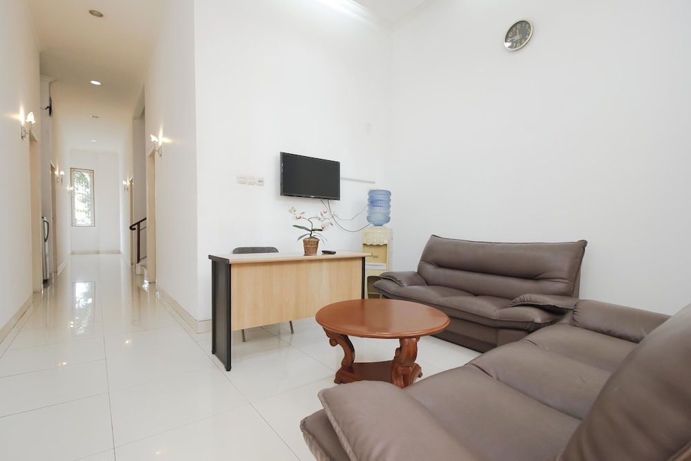 Reddoorz Permata Sari Karawaci 24/32