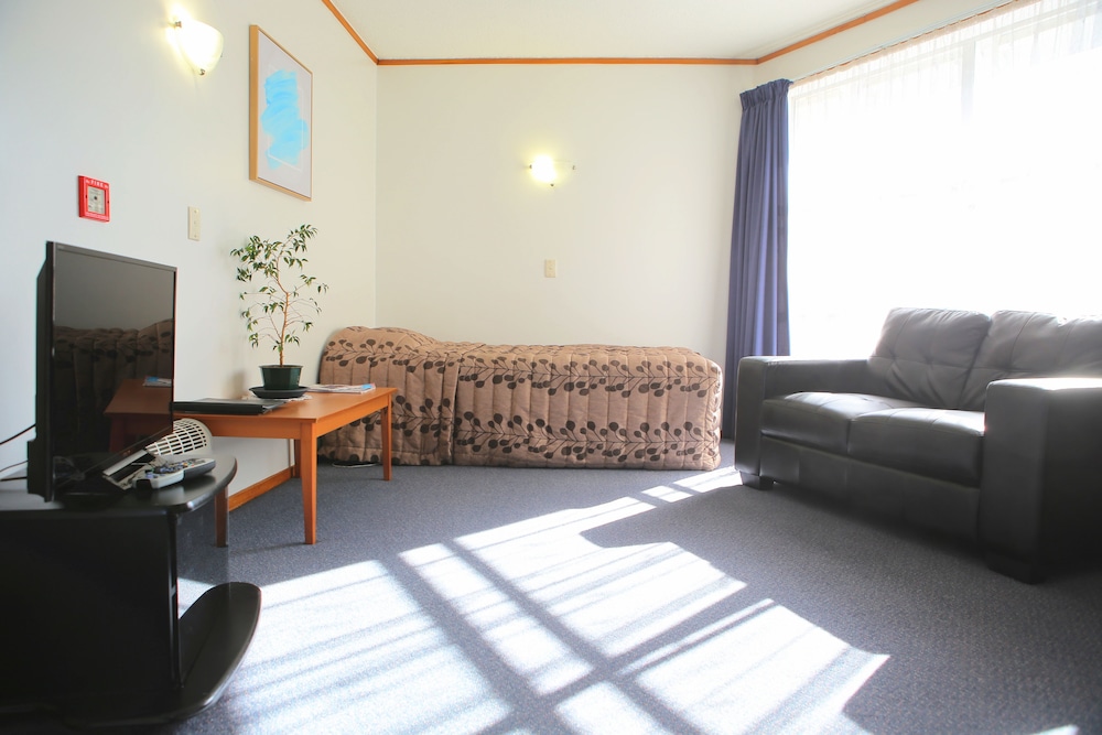 Motel Six 39/55