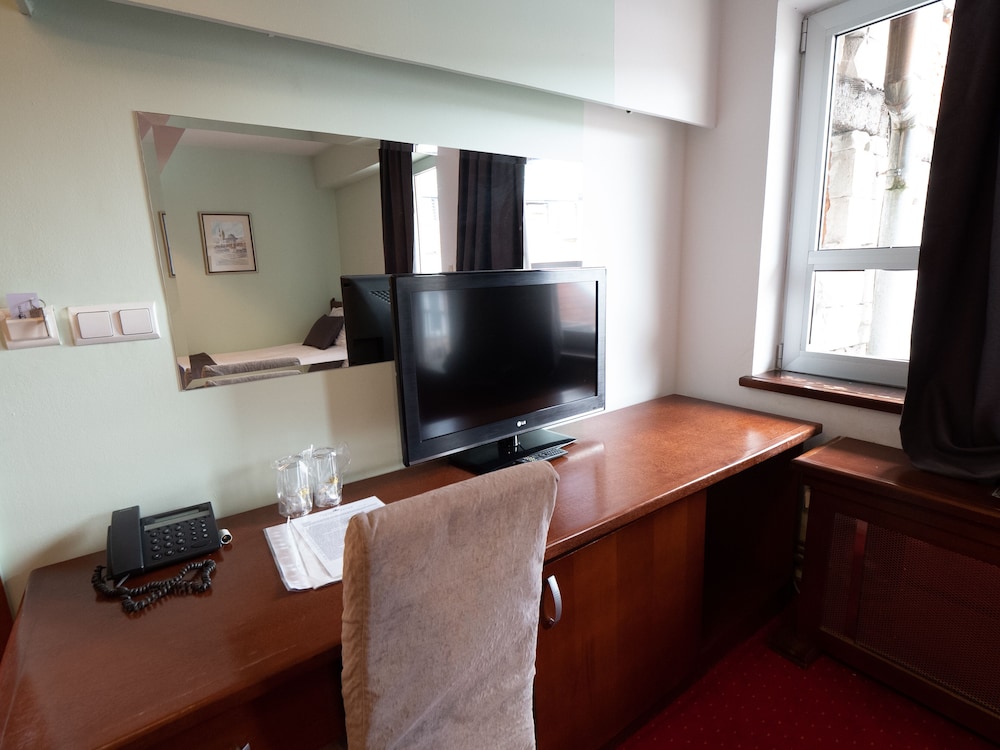 Astra Hotel 39/50