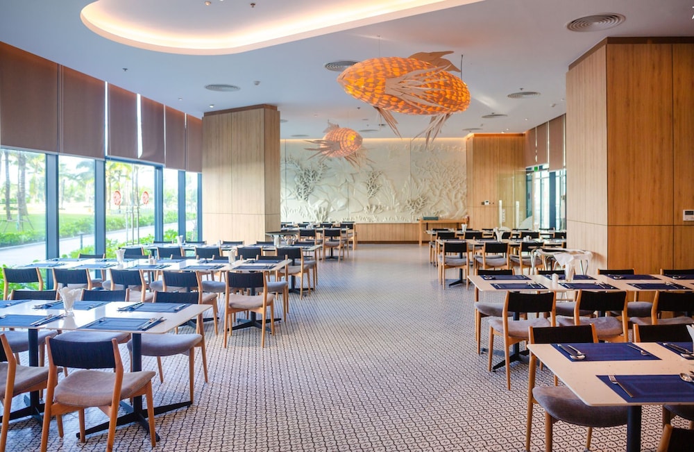 The Empyrean Cam Ranh Beach Resort 53/57