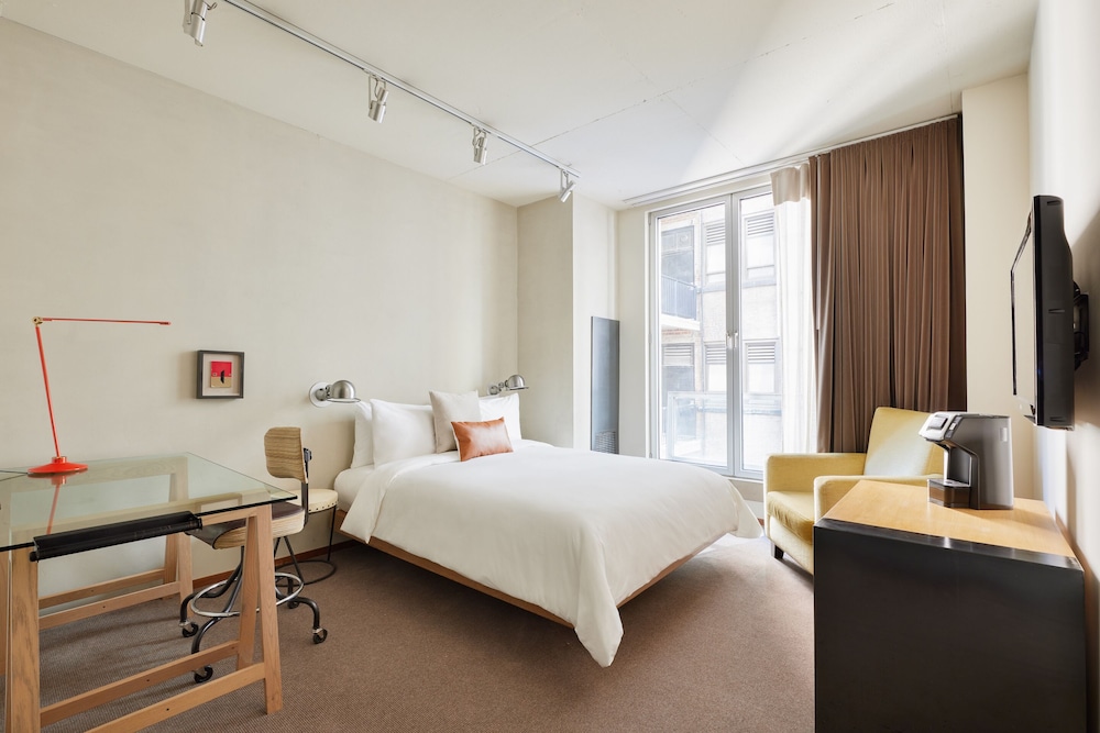 Chambers Hotel 16/70