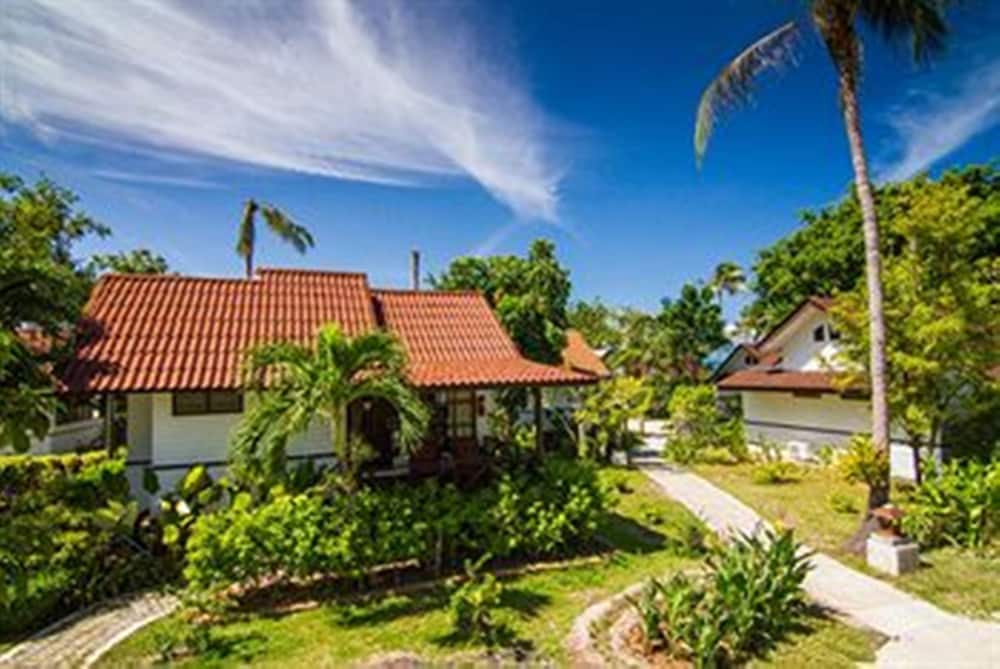 Coco Palm Beach Resort 56/66