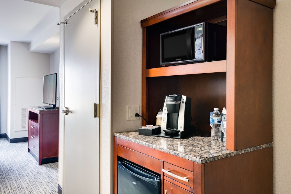 Hilton Garden Inn Milwaukee Airport 10/60