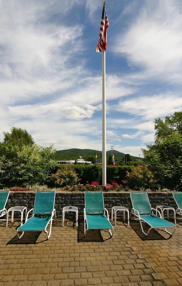 Fireside Inn and Suites Gilford 52/54