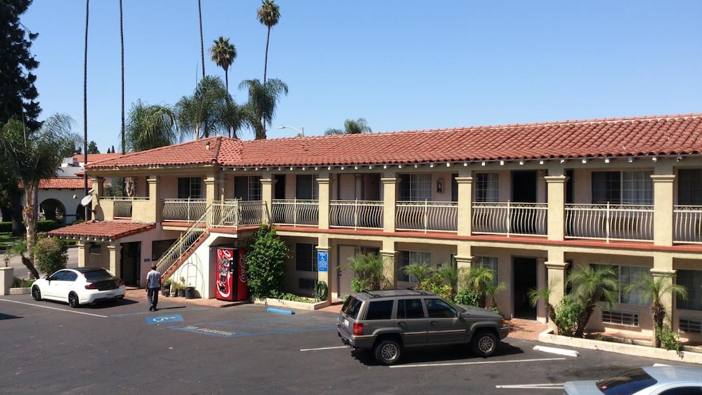 Santa Ana Travel Inn 37/40