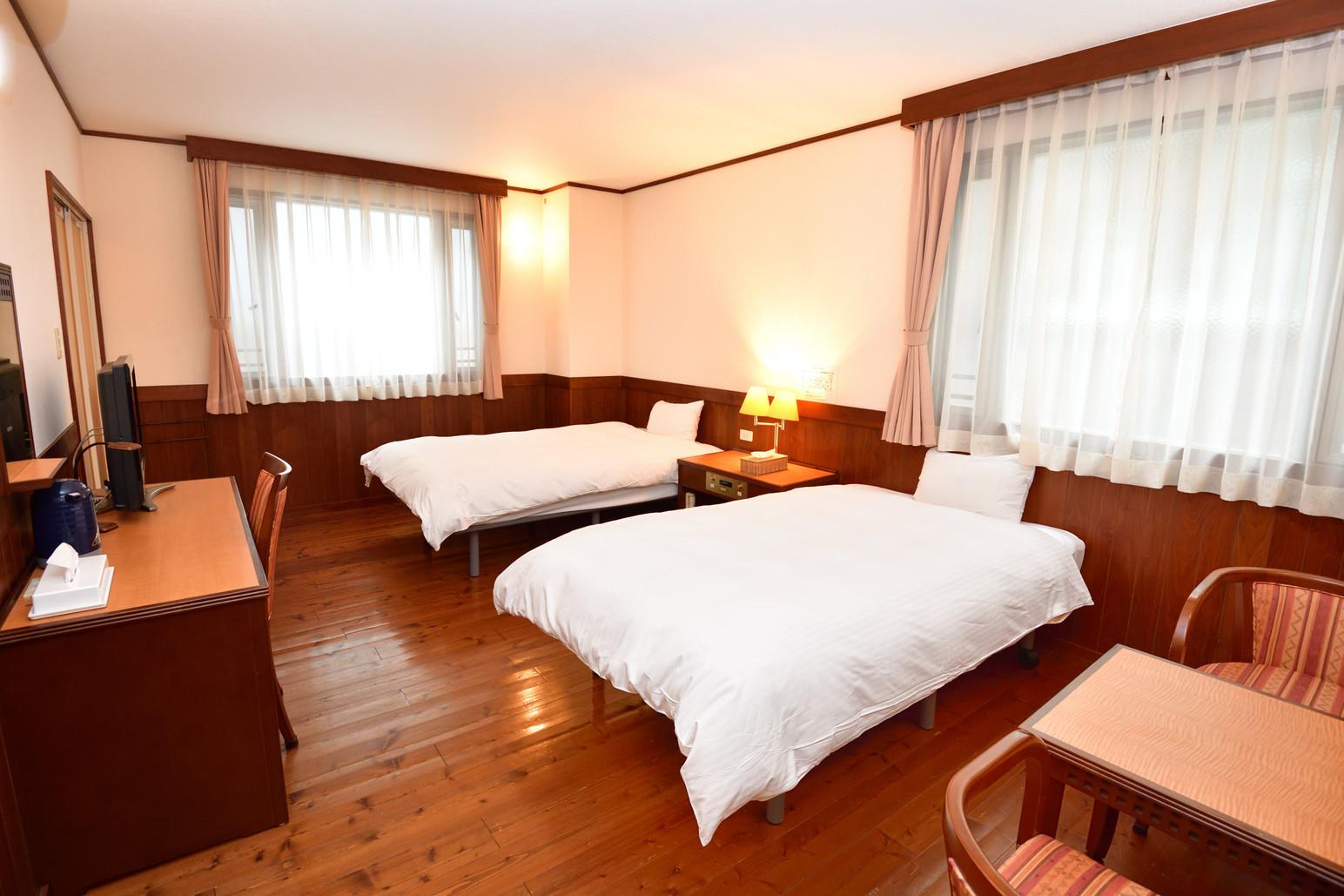 Universal, Twin Beds