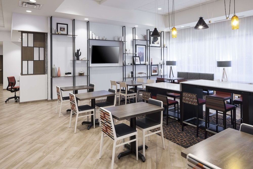 Hampton Inn Suites Phoenix Downtown 32/44