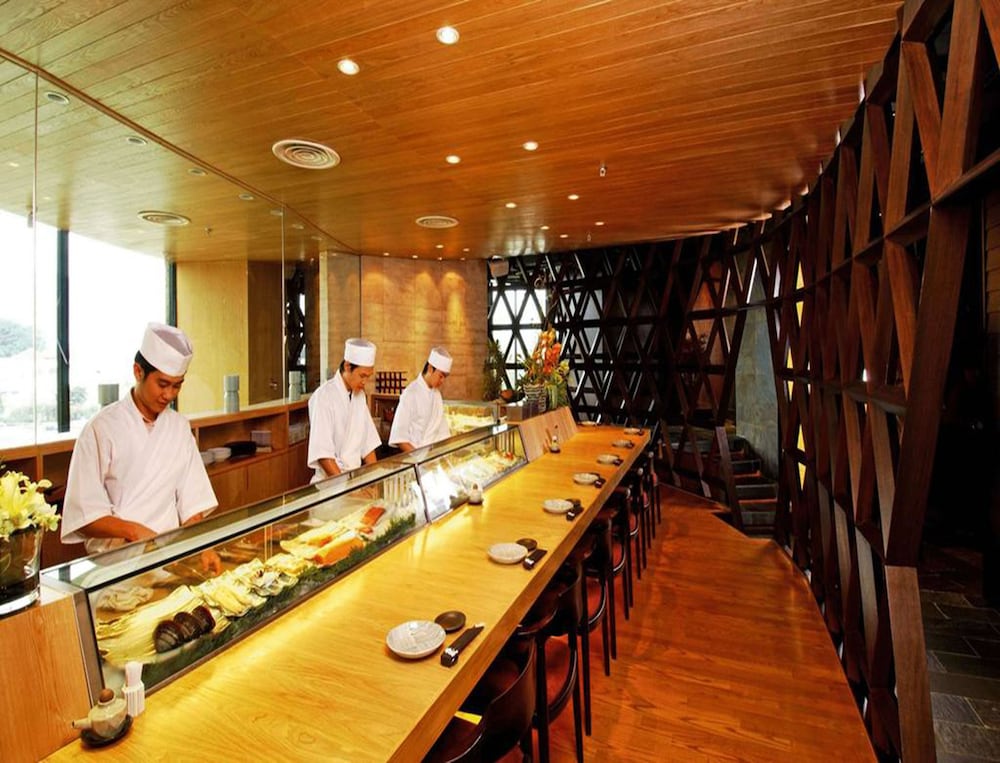 One World Hotel 4/55