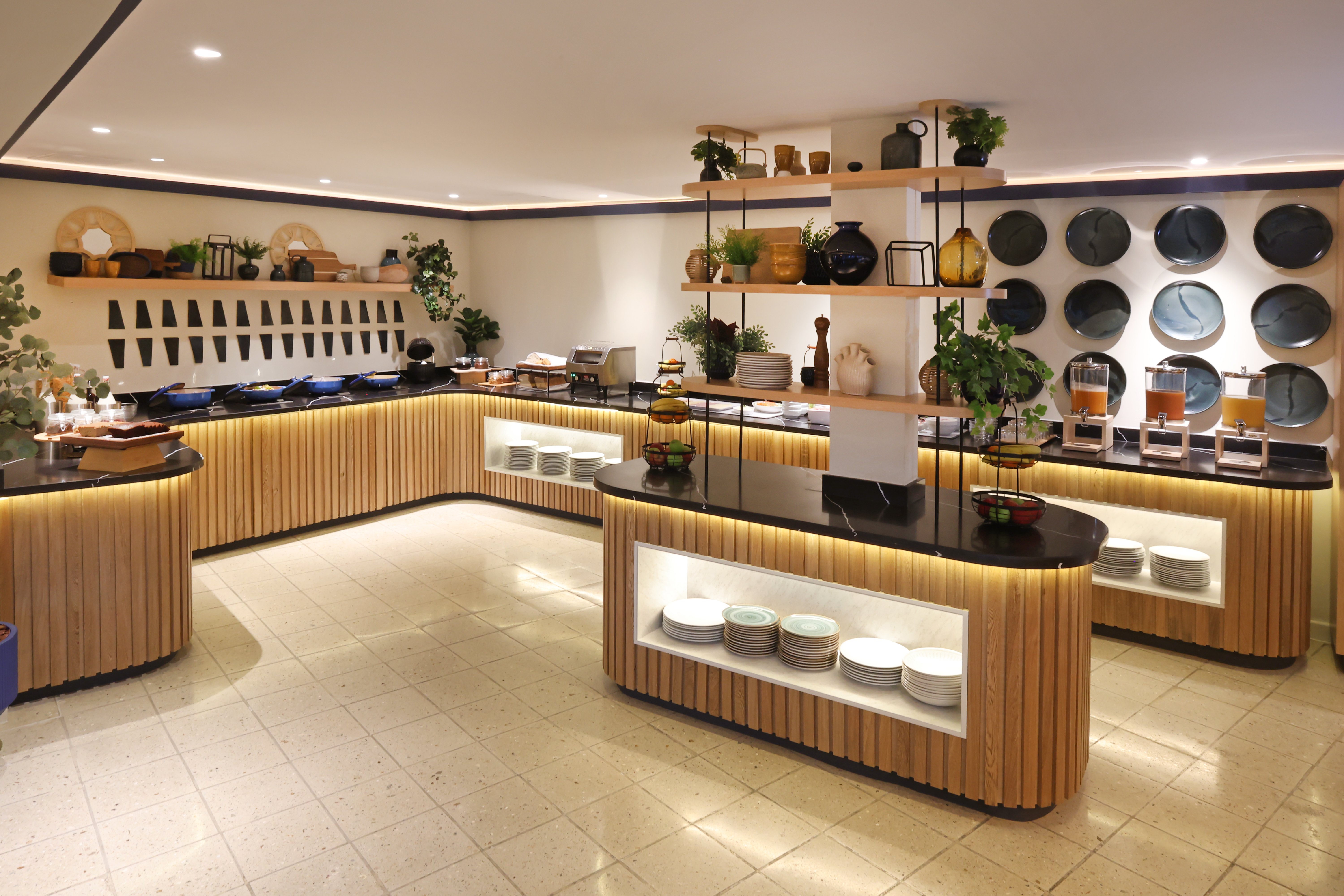 Voco Surfside Aruba by IHG 14/90