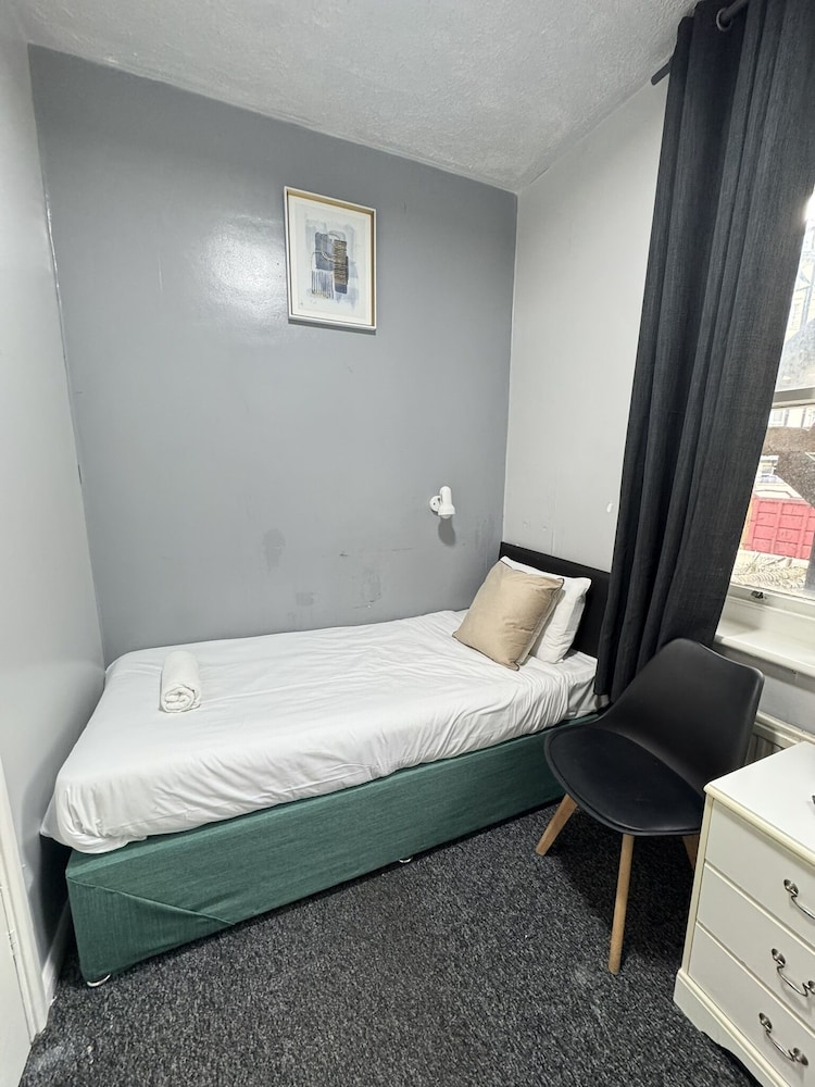 OYO Marine Parade Hotel Eastbourne Pier 19/60