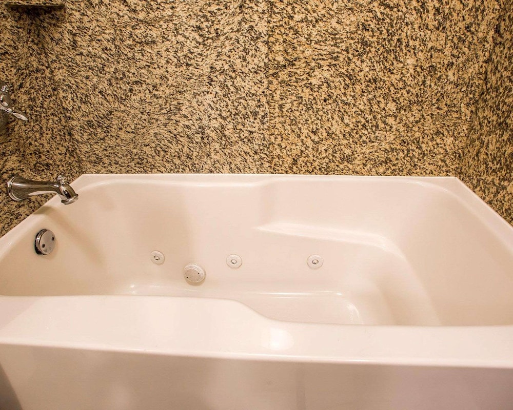 Comfort Suites Troy-I75 36/69