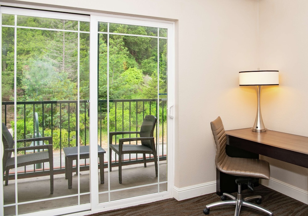 Hilton Santa Cruz/Scotts Valley 34/75