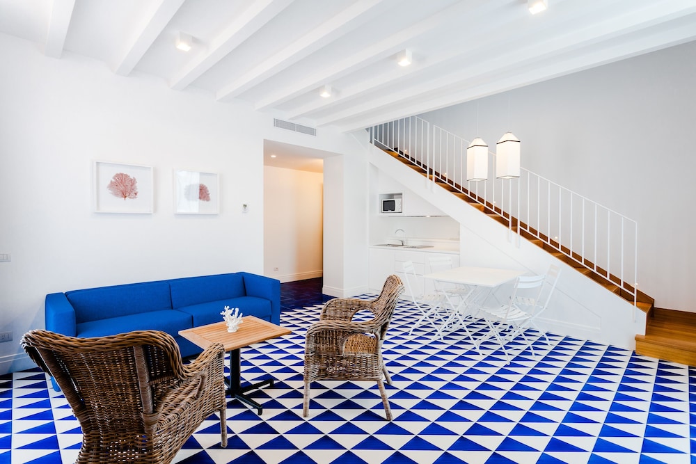 Maison Blu - Intimate Guest House 12/27