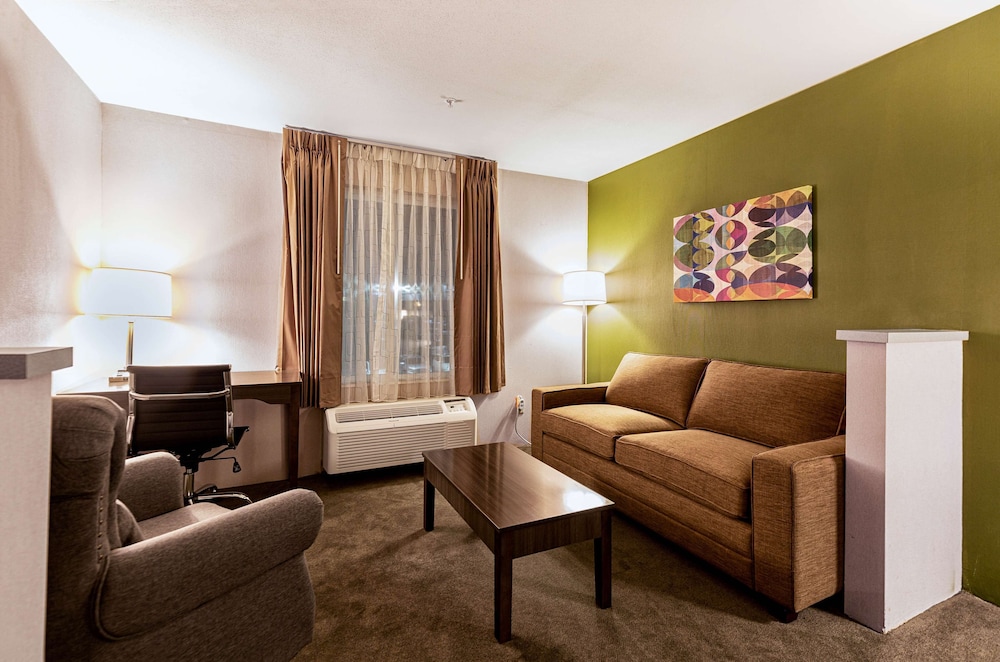 SureStay Plus Hotel by Best Western SeaTac Airport 18/30