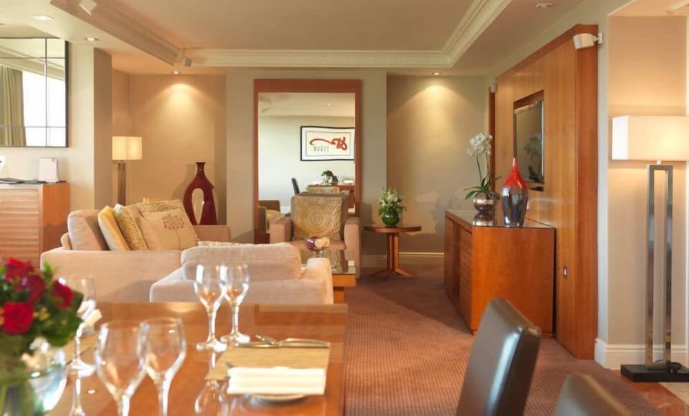 Royal Garden Hotel 58/85