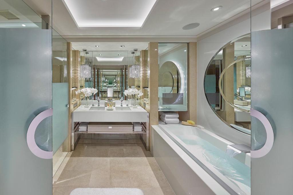 Crown Towers Melbourne 19/20