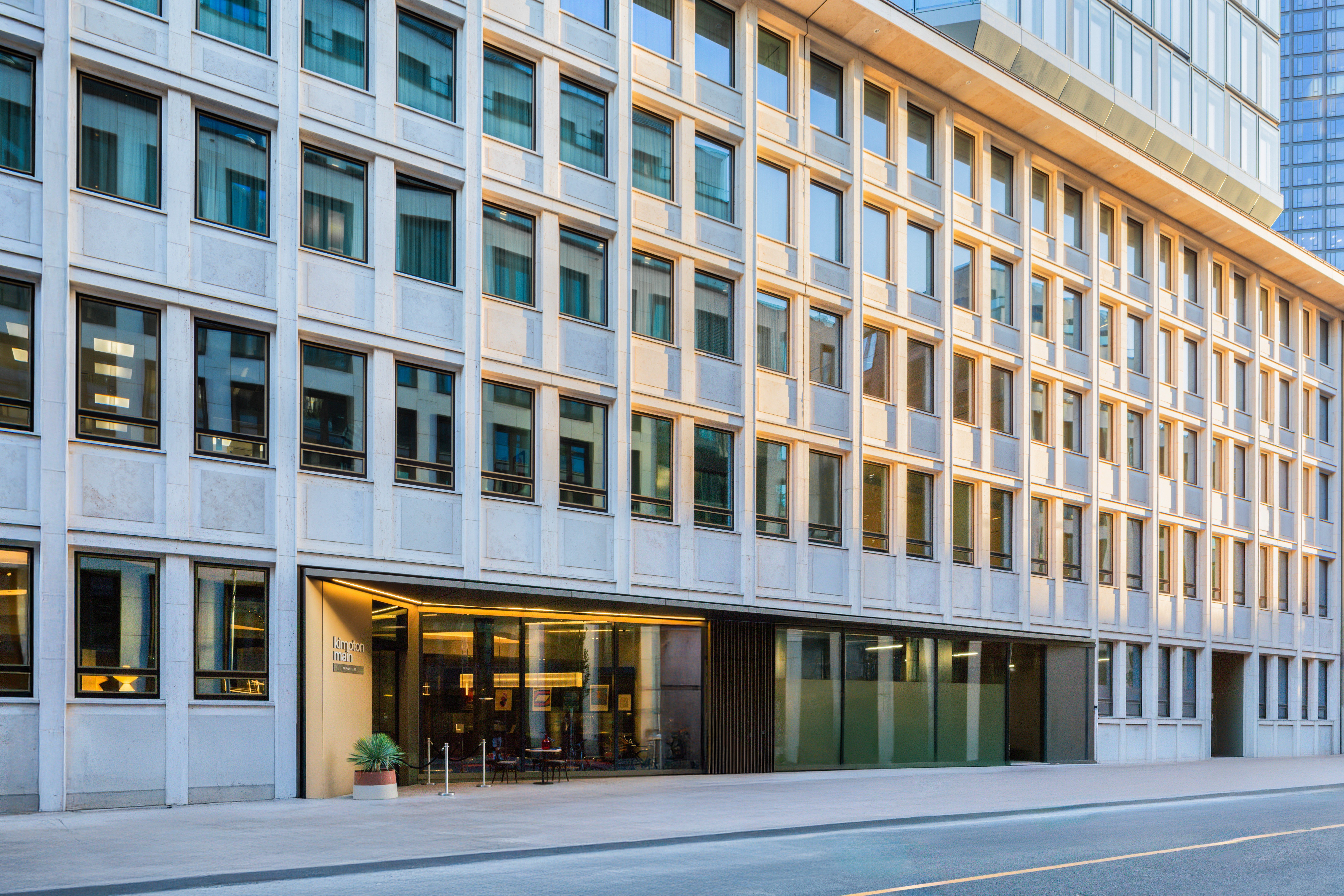 Kimpton Main Frankfurt by IHG 5/50
