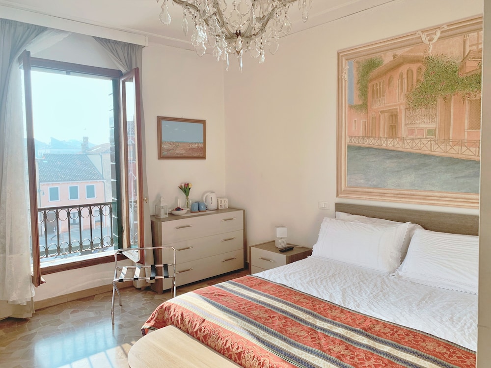 SANTA CROCE, CANAL VIEW