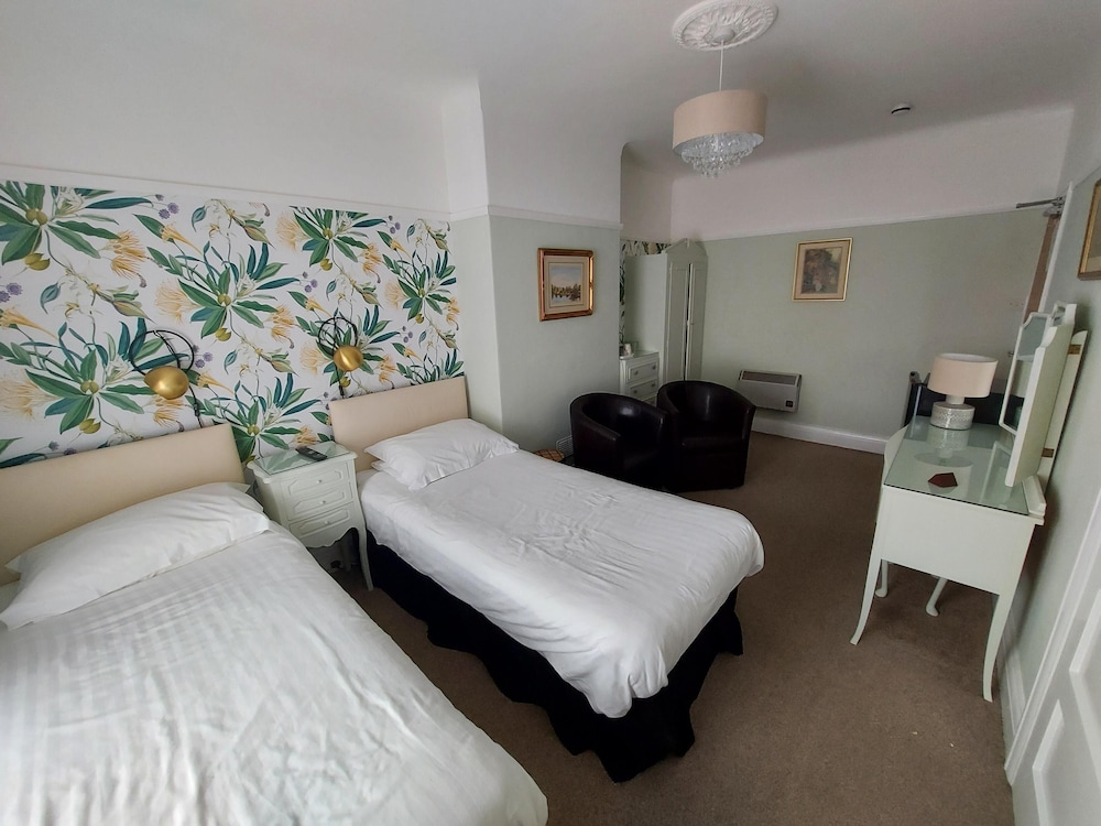 The Hilary Guest House 13/43