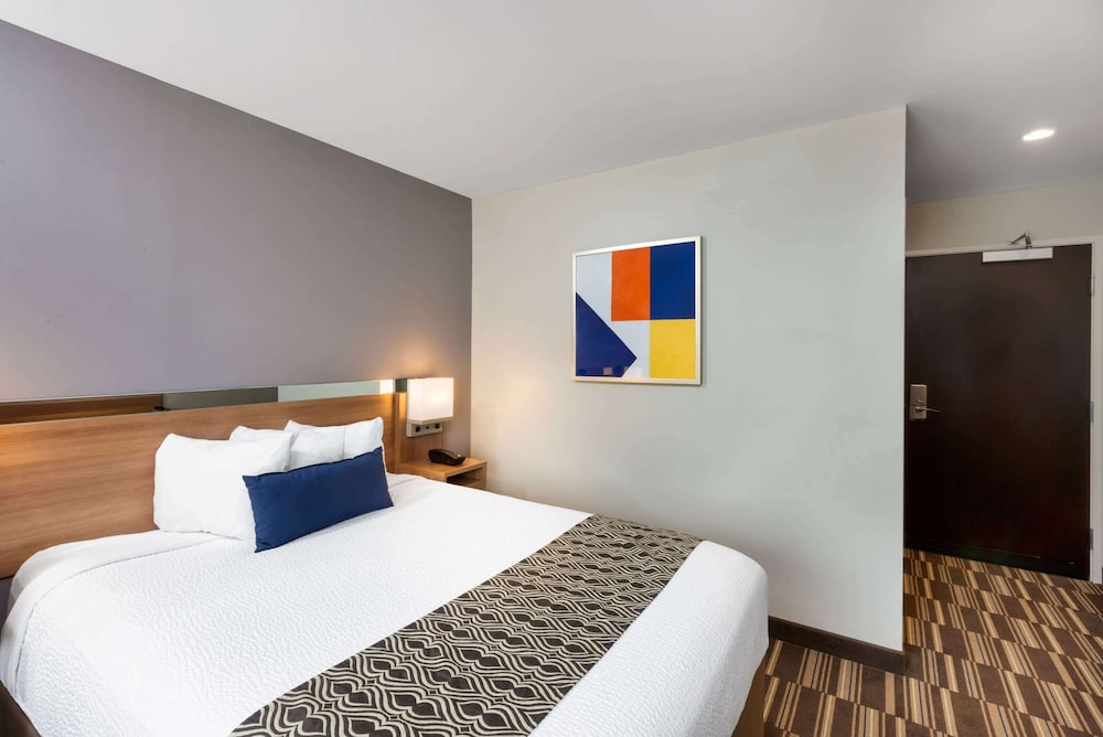 Microtel Inn and Suites by Wyndham Warsaw 13/42