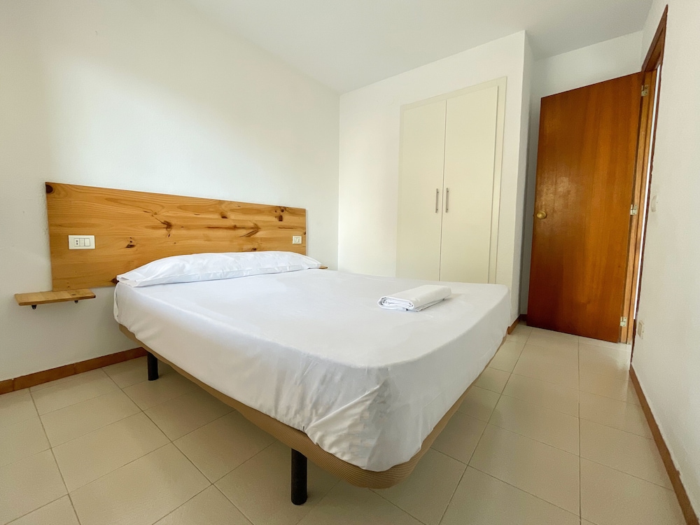 APARTAMENTOS BERNAT PIE DE PLAYA 3000 27/68
