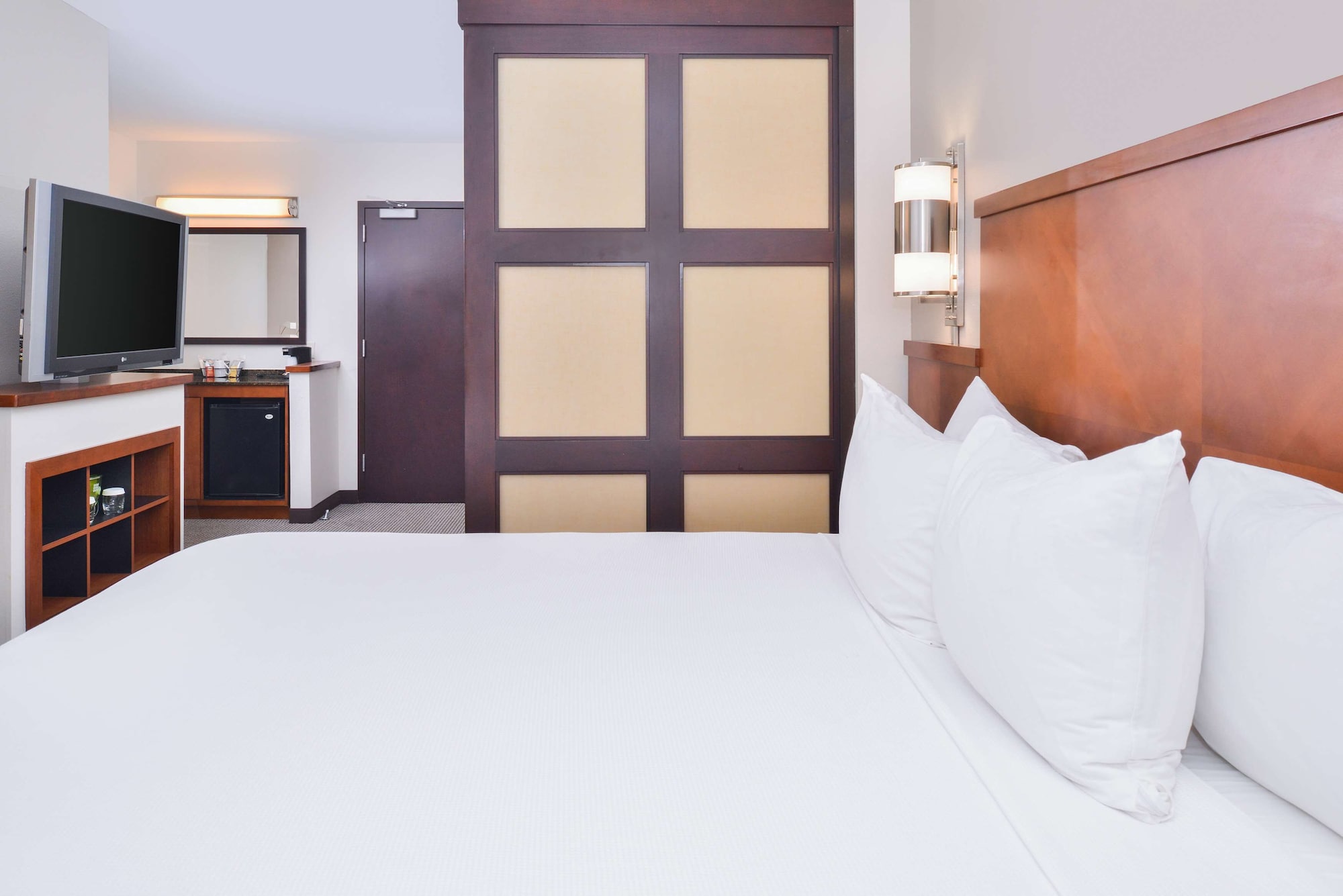 غرفة بسرير كينج في طابق مرتفع، Hyatt Place Chesapeake/Greenbrier 3/4